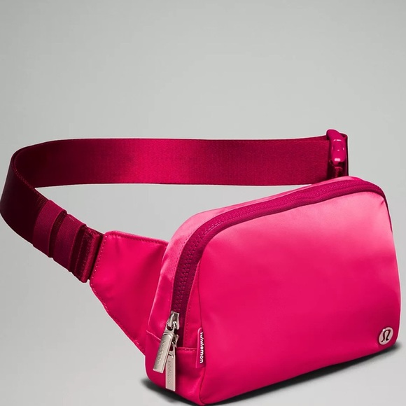 Lululemon Everywhere Belt Bag Raspberry Coulis Wild Berry Large 2L NWT - Picture 4 of 12